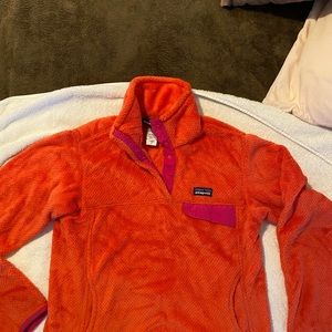 Patagonia womens 3-4 button fleece. Good pre owned condition.